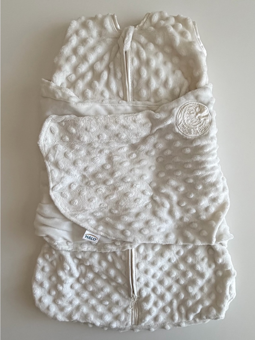 Halo 0-3 Month Infant Plush Baby Swaddle Sleepsack in Cream Like New